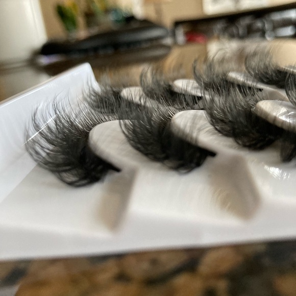 False lashes - Picture 3 of 3